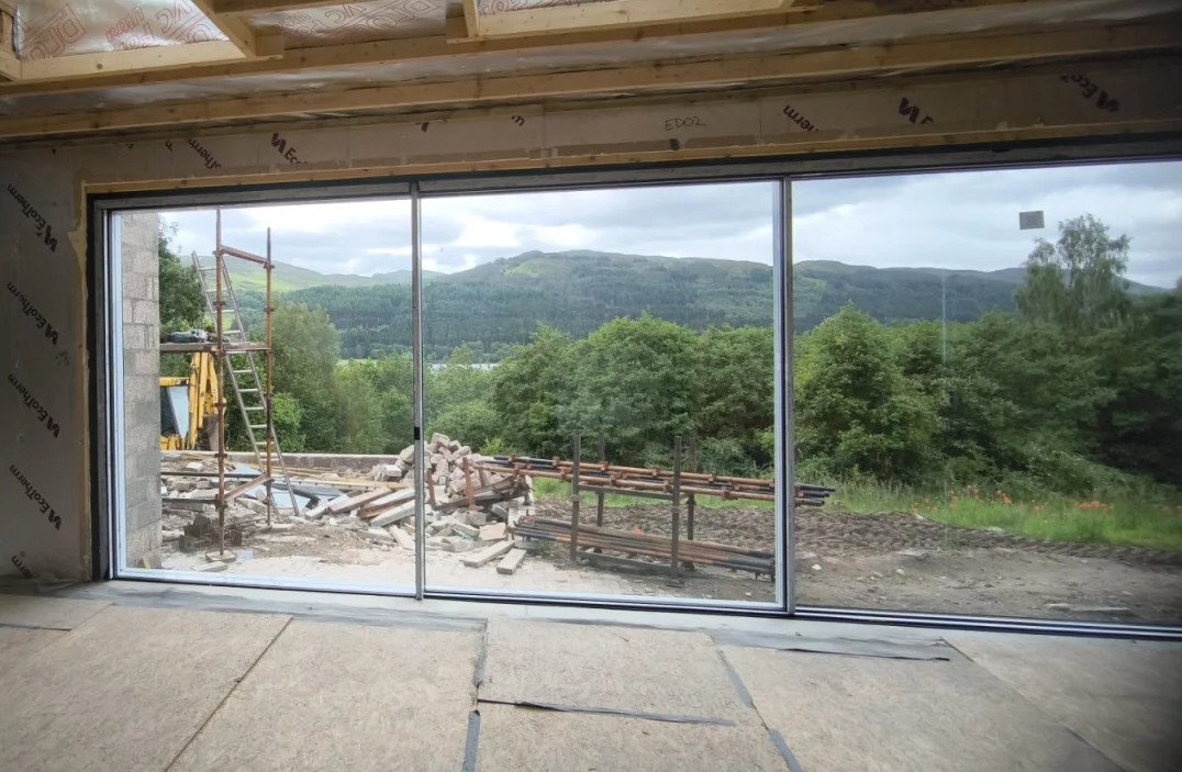 Po 14 metų darbo Jungtinės Karalystės rinkoje – pirmasis Fenstercraft Aluminium projektas Škotijoje